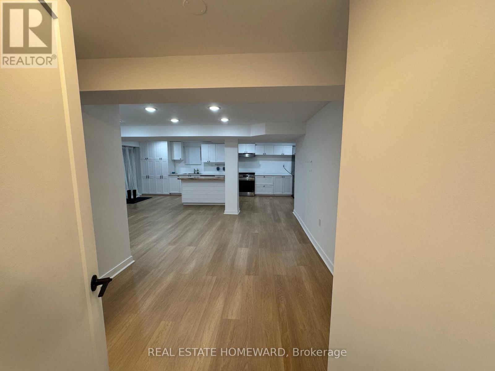 16 Carew Boulevard, Kawartha Lakes (Lindsay), Ontario  K9V 0J3 - Photo 7 - X12766824