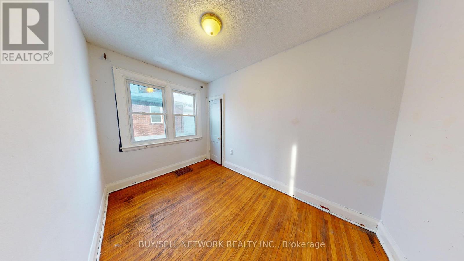 80 Kent Street, Peterborough (Town Ward 3), Ontario  K9J 5B3 - Photo 12 - X12766944