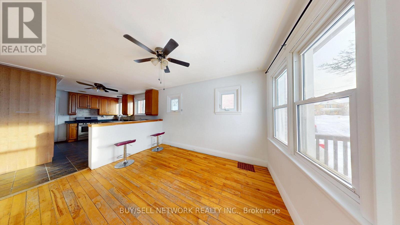 80 Kent Street, Peterborough (Town Ward 3), Ontario  K9J 5B3 - Photo 3 - X12766944