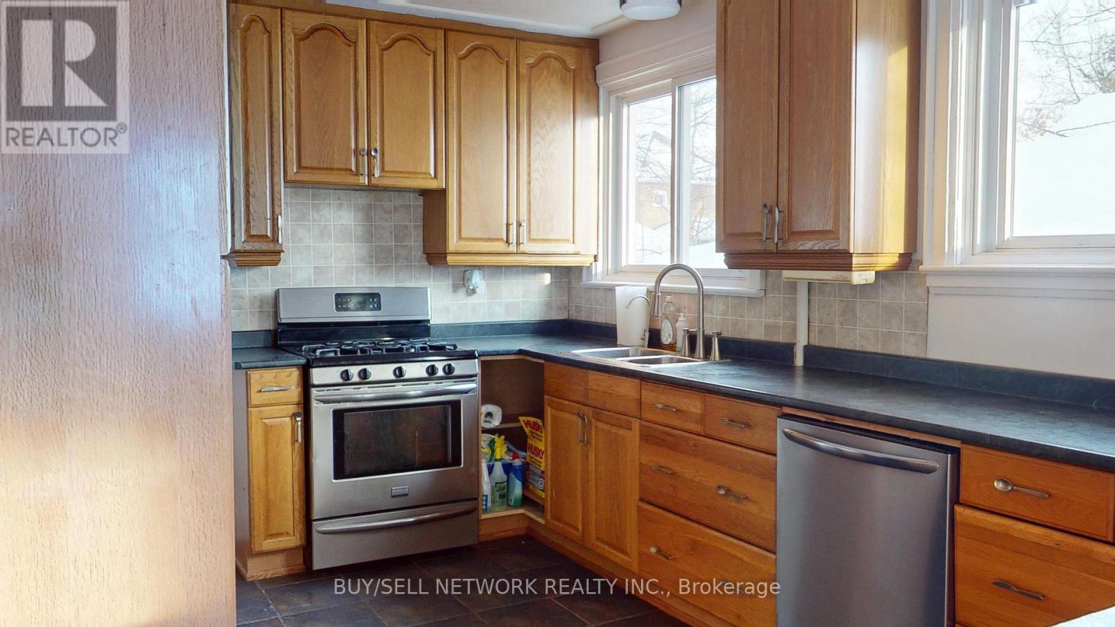 80 Kent Street, Peterborough (Town Ward 3), Ontario  K9J 5B3 - Photo 7 - X12766944