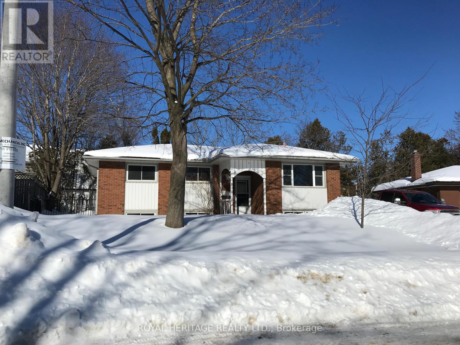 Upper - 900 Ellesmere Avenue, Peterborough (Northcrest Ward 5), Ontario  K9H 7A7 - Photo 2 - X12767154