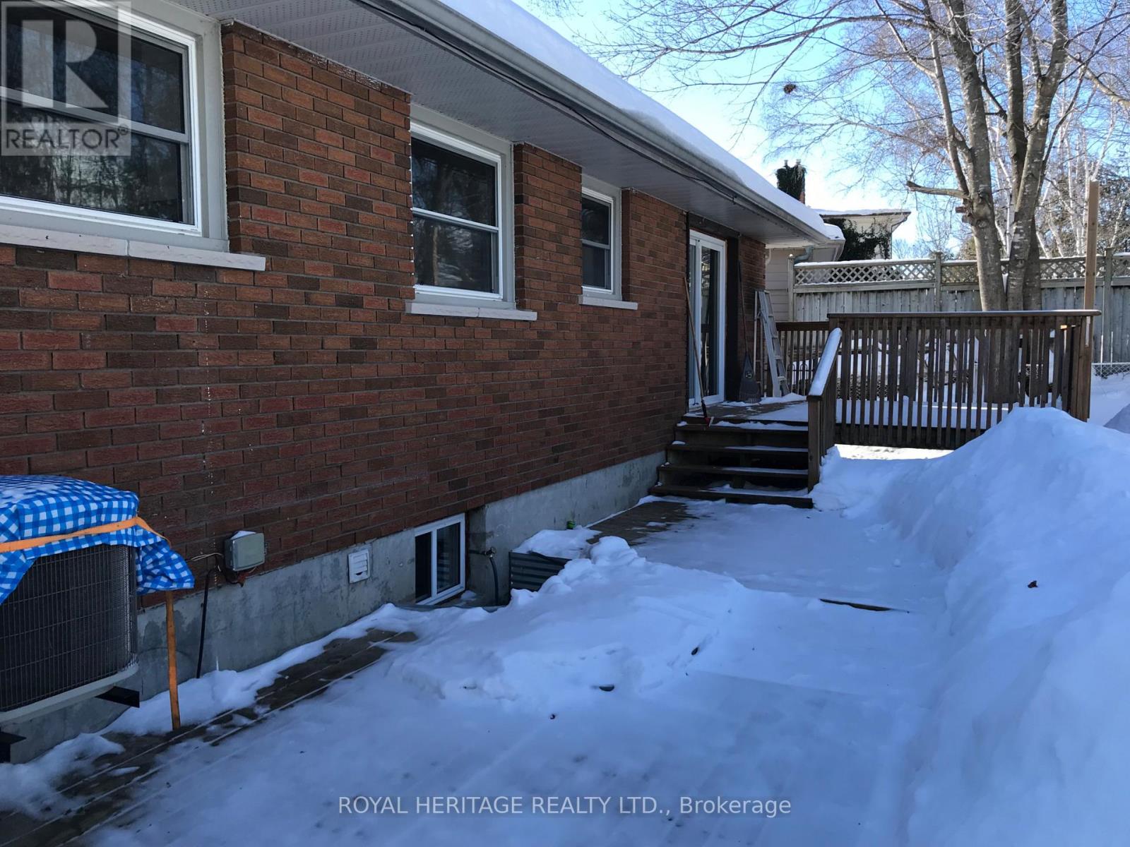 Upper - 900 Ellesmere Avenue, Peterborough (Northcrest Ward 5), Ontario  K9H 7A7 - Photo 5 - X12767154