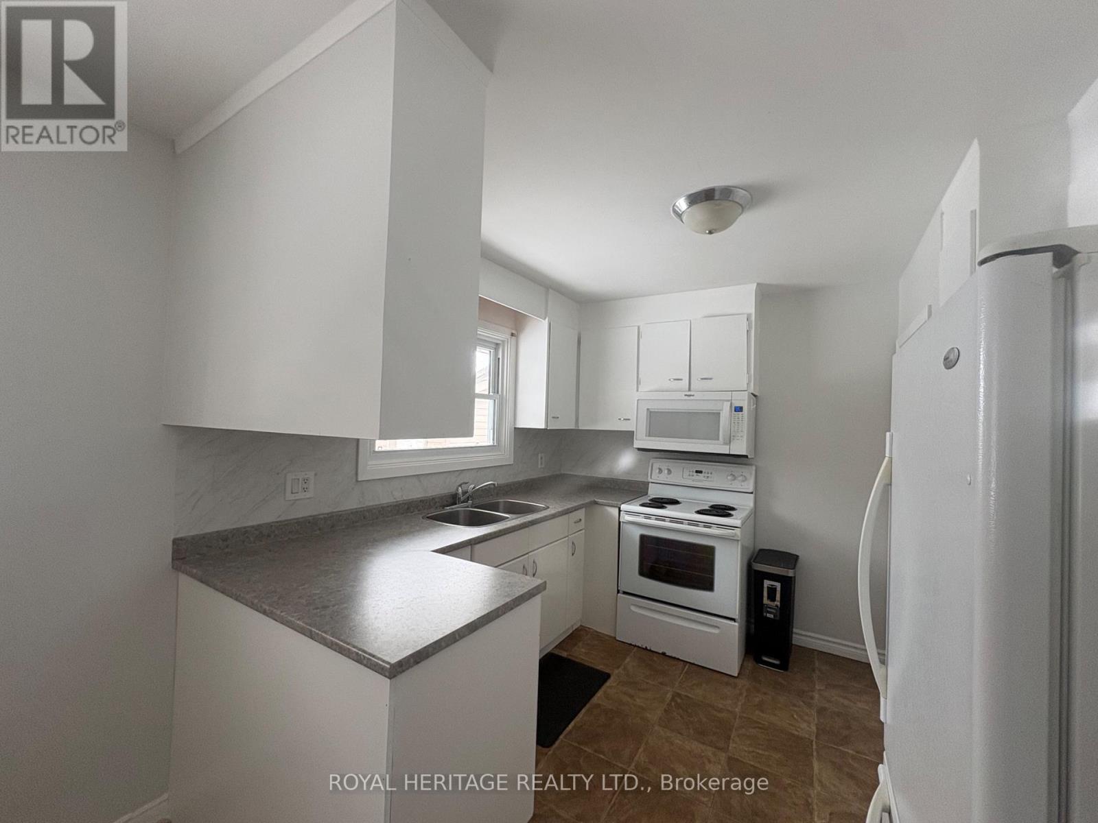 Upper - 900 Ellesmere Avenue, Peterborough (Northcrest Ward 5), Ontario  K9H 7A7 - Photo 9 - X12767154