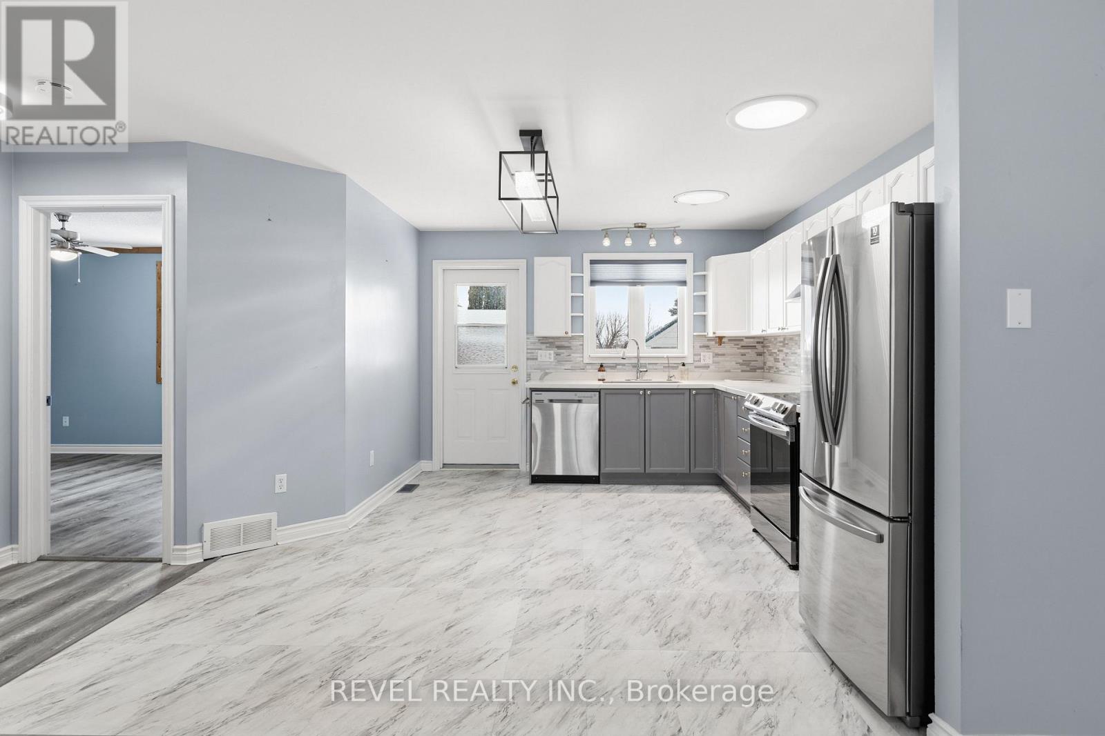 332 Mary Street W, Kawartha Lakes (Lindsay), Ontario  K9V 5X5 - Photo 14 - X12767396