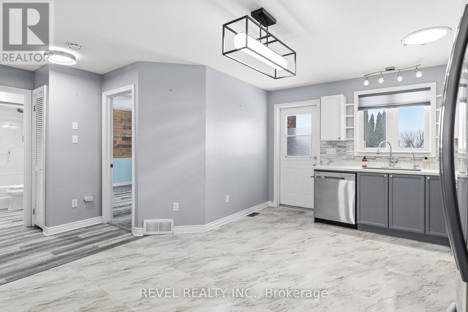 332 Mary Street W, Kawartha Lakes (Lindsay), Ontario  K9V 5X5 - Photo 17 - X12767396