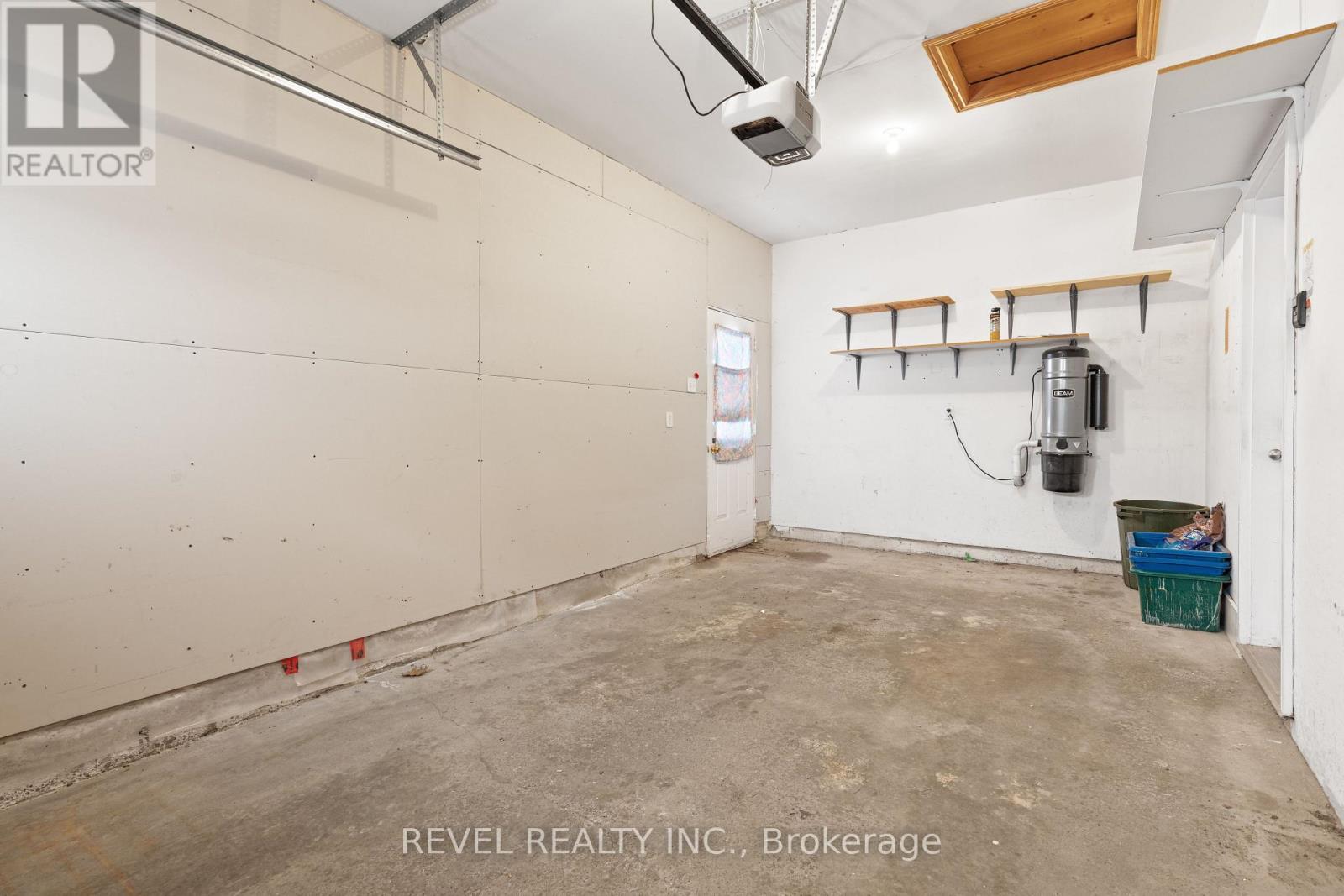 332 Mary Street W, Kawartha Lakes (Lindsay), Ontario  K9V 5X5 - Photo 36 - X12767396