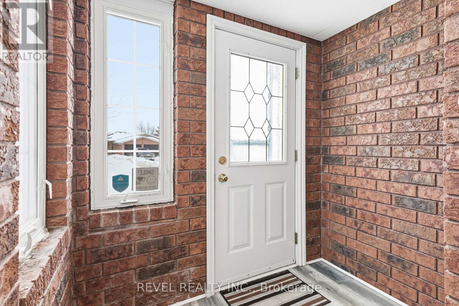 332 Mary Street W, Kawartha Lakes (Lindsay), Ontario  K9V 5X5 - Photo 41 - X12767396