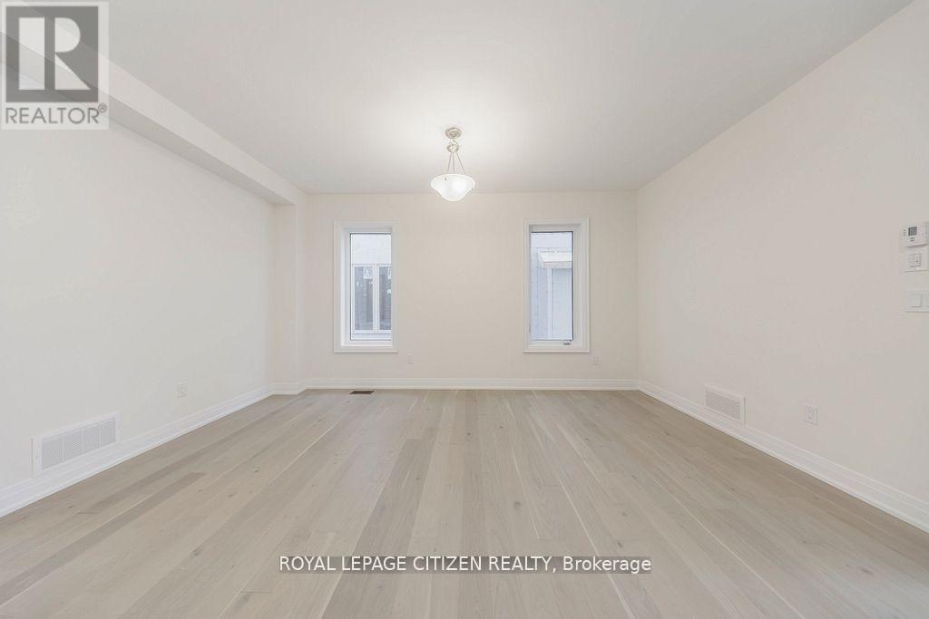 26 Wesley Brooks Street, Clarington (Newcastle), Ontario  L1B 0W4 - Photo 7 - E12767560