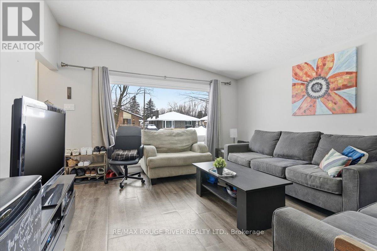 499 Raymond Street, Peterborough (Northcrest Ward 5), Ontario  K9H 5M7 - Photo 4 - X12770218