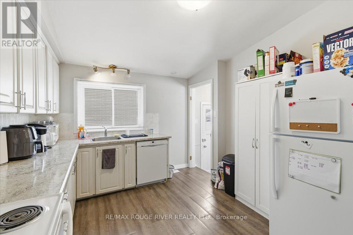 499 Raymond Street, Peterborough (Northcrest Ward 5), Ontario  K9H 5M7 - Photo 6 - X12770218