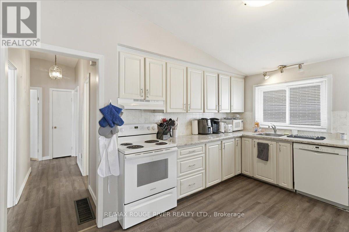 499 Raymond Street, Peterborough (Northcrest Ward 5), Ontario  K9H 5M7 - Photo 7 - X12770218