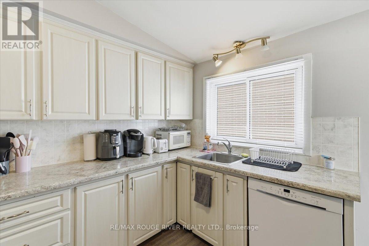 499 Raymond Street, Peterborough (Northcrest Ward 5), Ontario  K9H 5M7 - Photo 8 - X12770218