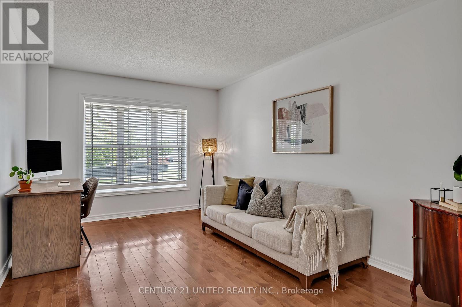 194 Bowen Drive, Peterborough (Northcrest Ward 5), Ontario  K9H 0B9 - Photo 5 - X12770918