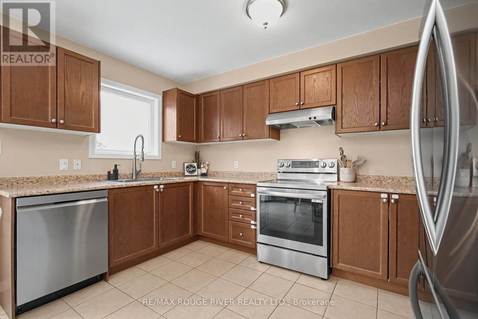 78 Cook Street, Kawartha Lakes (Lindsay), Ontario  K9V 0C7 - Photo 11 - X12771780