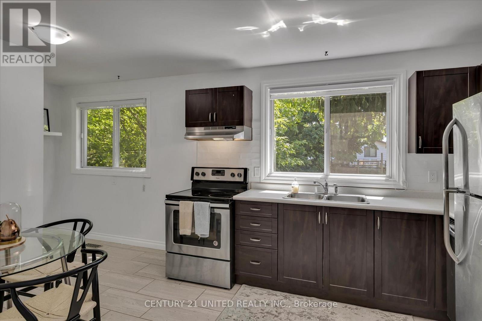 819 Cameron Street, Peterborough (Otonabee Ward 1), Ontario  K9J 4A2 - Photo 11 - X12772494