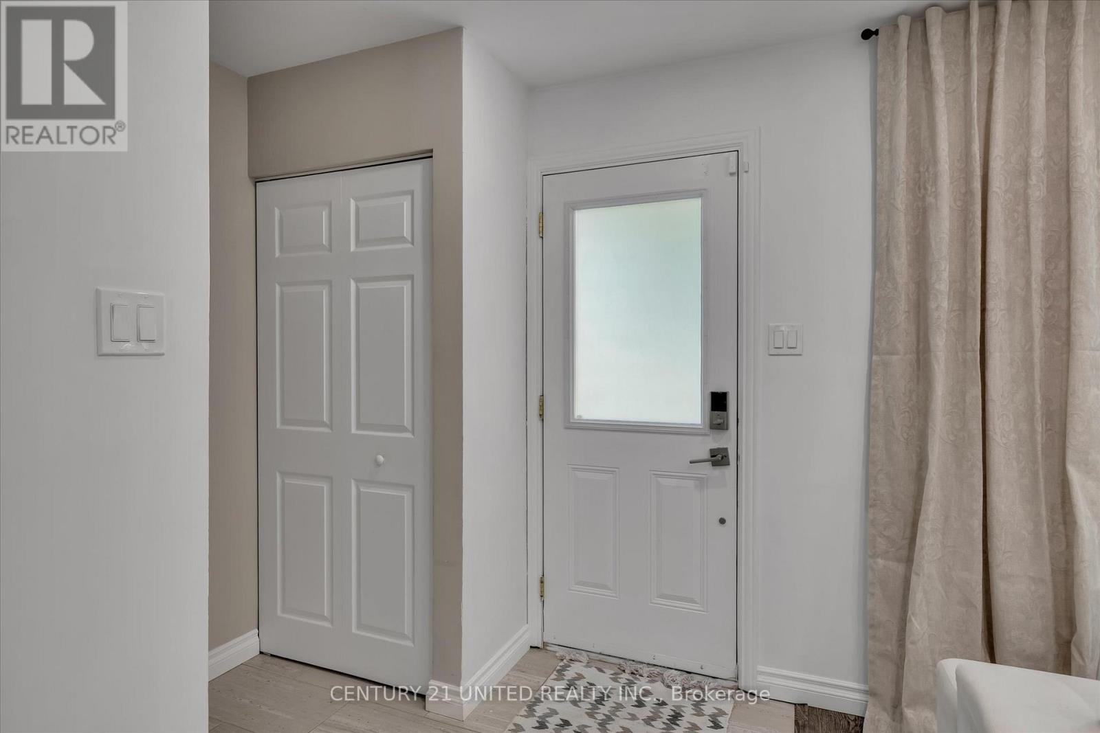 819 Cameron Street, Peterborough (Otonabee Ward 1), Ontario  K9J 4A2 - Photo 5 - X12772494