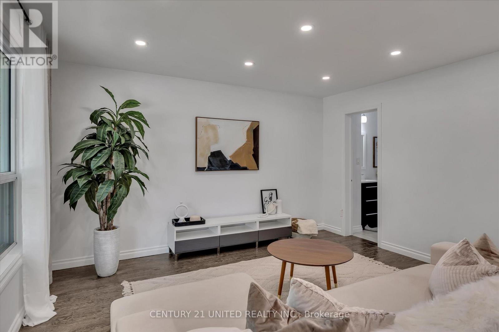 819 Cameron Street, Peterborough (Otonabee Ward 1), Ontario  K9J 4A2 - Photo 8 - X12772494