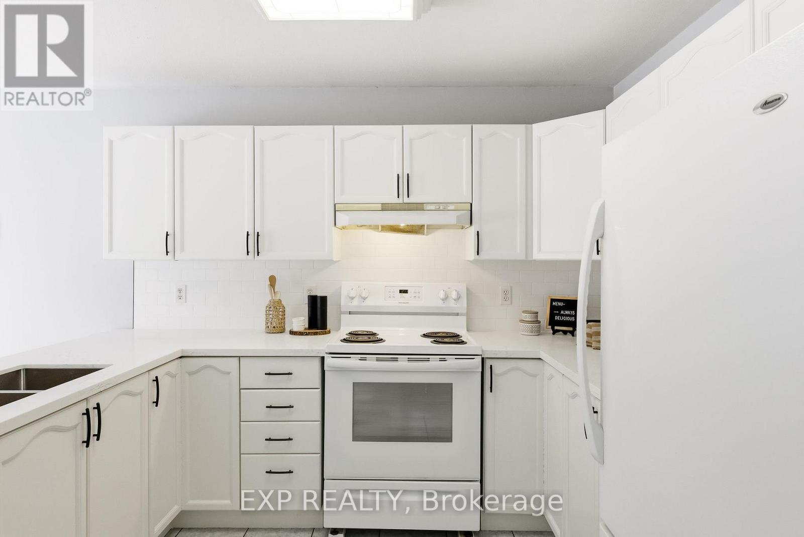 10 Mcgibbon Boulevard, Kawartha Lakes (Lindsay), Ontario  K9V 6G3 - Photo 17 - X12772434