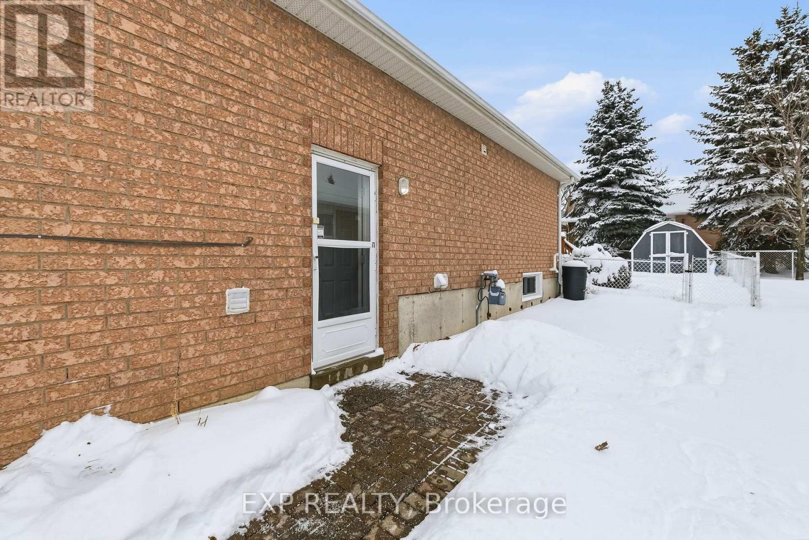 10 Mcgibbon Boulevard, Kawartha Lakes (Lindsay), Ontario  K9V 6G3 - Photo 26 - X12772434