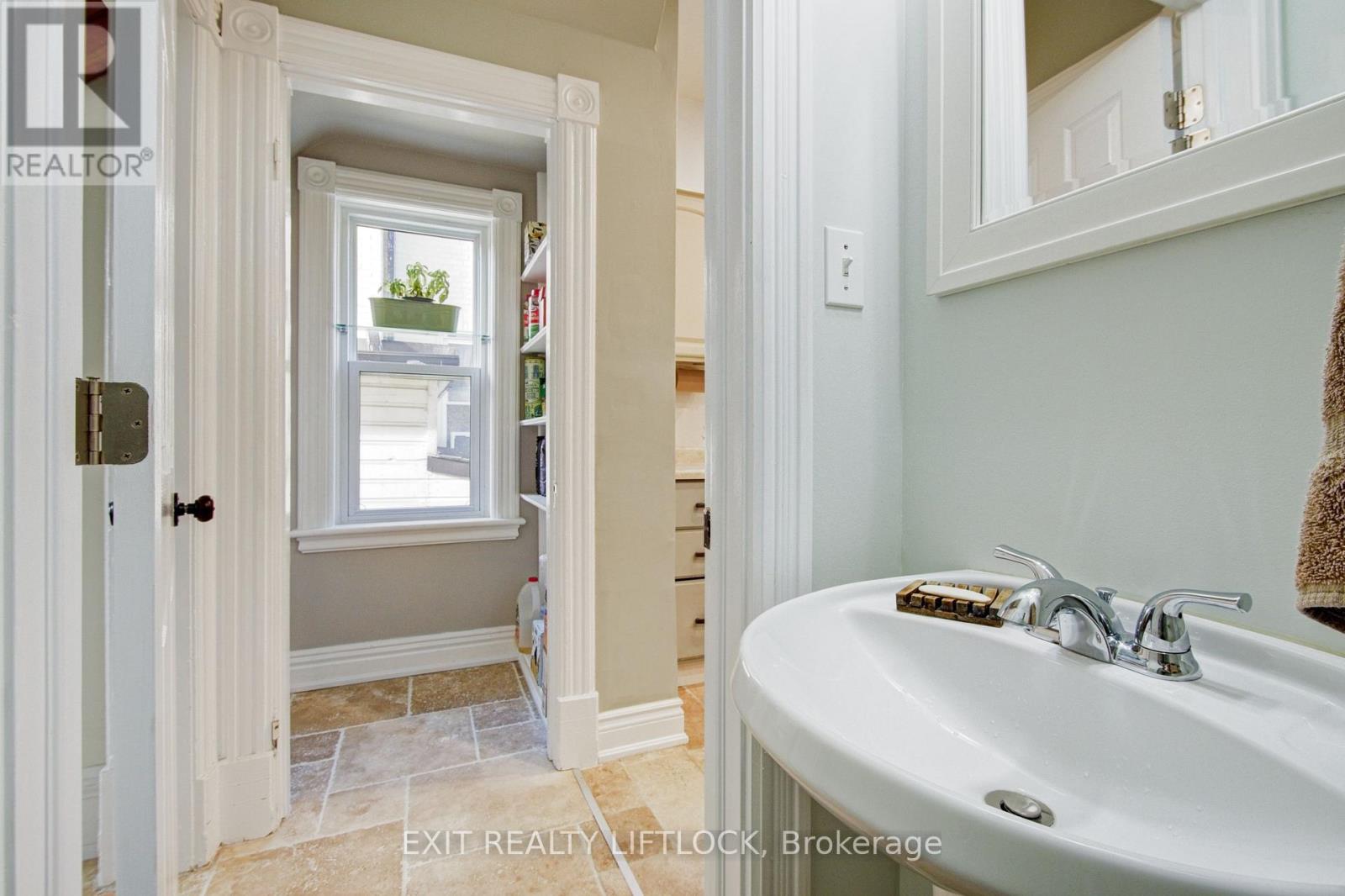 558 Chamberlain Street, Peterborough (Otonabee Ward 1), Ontario  K9J 4L5 - Photo 16 - X12772612