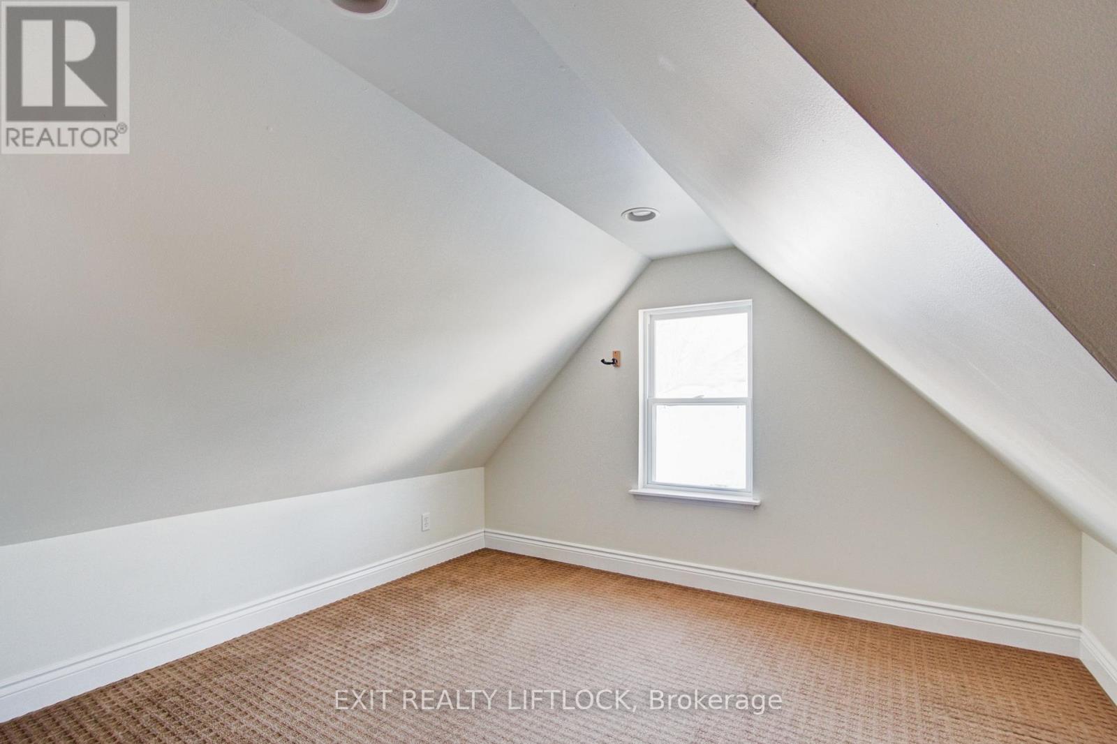 558 Chamberlain Street, Peterborough (Otonabee Ward 1), Ontario  K9J 4L5 - Photo 27 - X12772612