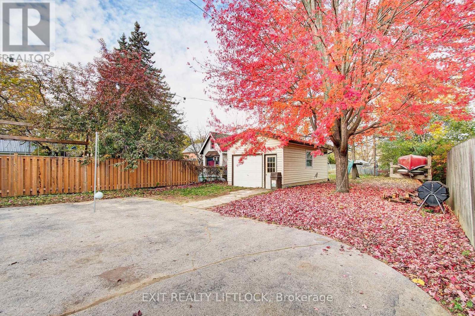 558 Chamberlain Street, Peterborough (Otonabee Ward 1), Ontario  K9J 4L5 - Photo 33 - X12772612