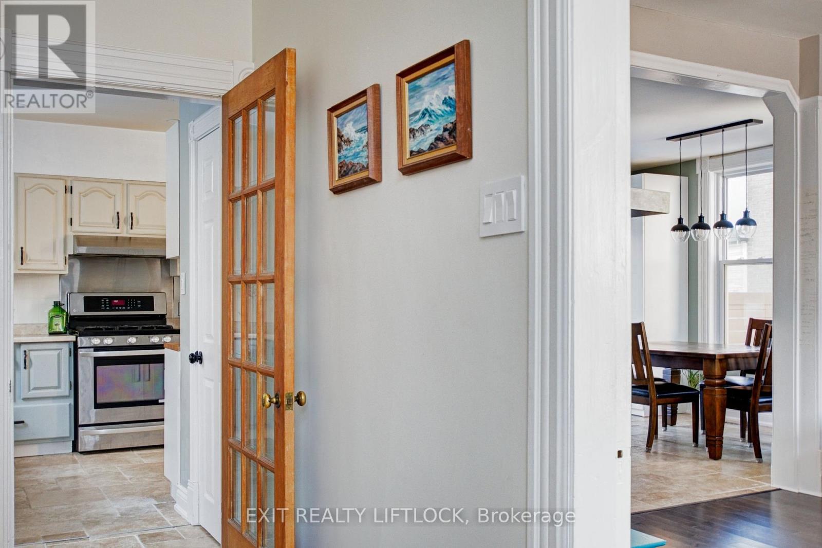 558 Chamberlain Street, Peterborough (Otonabee Ward 1), Ontario  K9J 4L5 - Photo 5 - X12772612