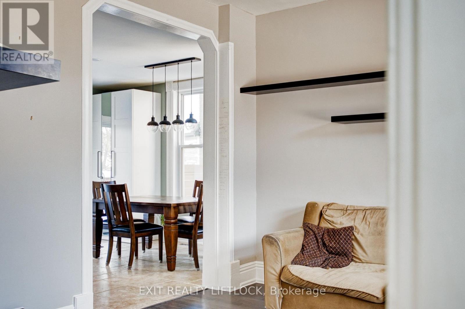 558 Chamberlain Street, Peterborough (Otonabee Ward 1), Ontario  K9J 4L5 - Photo 6 - X12772612