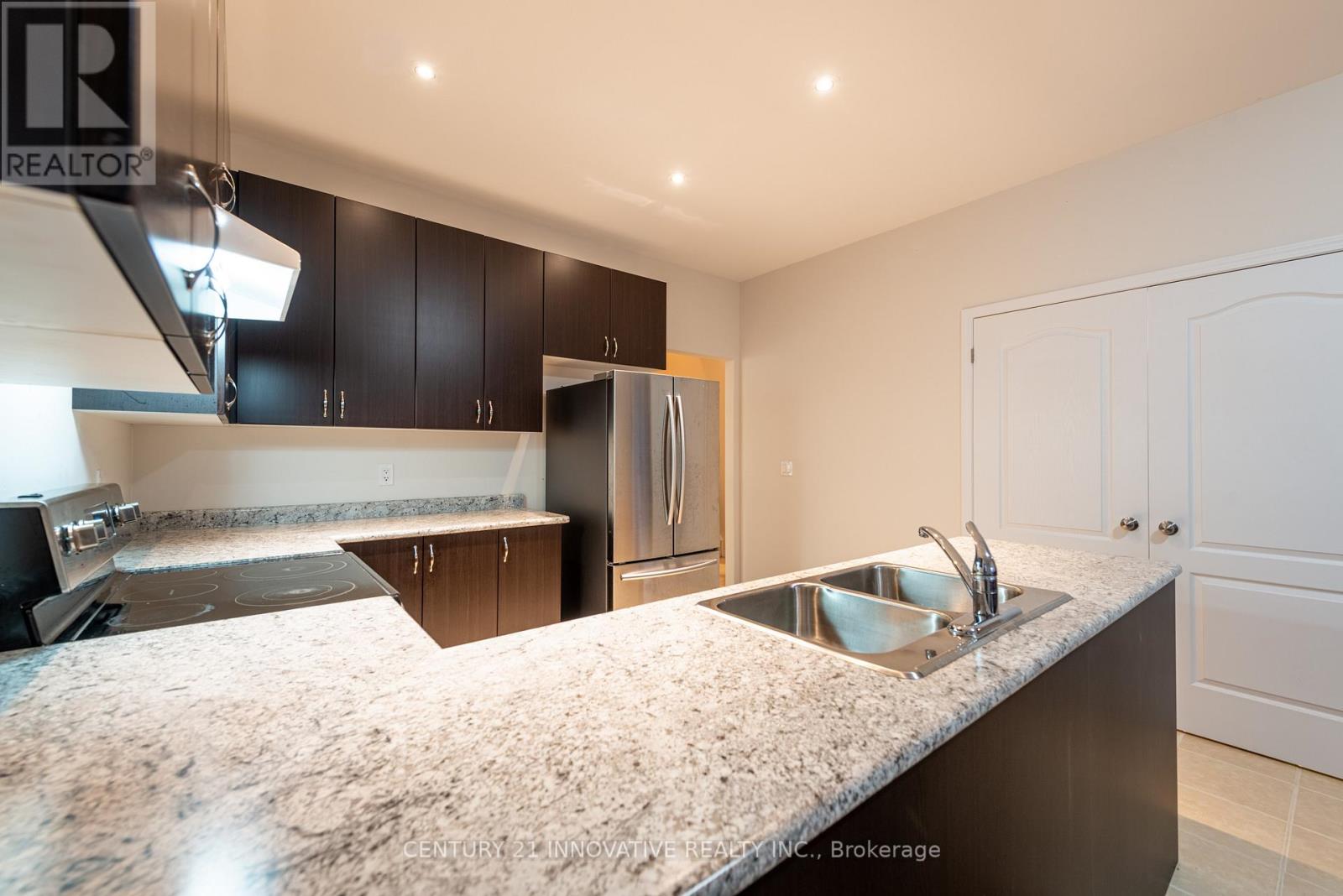 941 Avery Avenue, Peterborough (Monaghan Ward 2), Ontario  K9J 0G9 - Photo 7 - X12775838