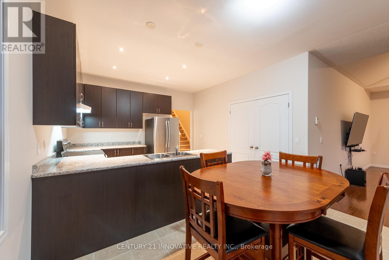 941 Avery Avenue, Peterborough (Monaghan Ward 2), Ontario  K9J 0G9 - Photo 8 - X12775838