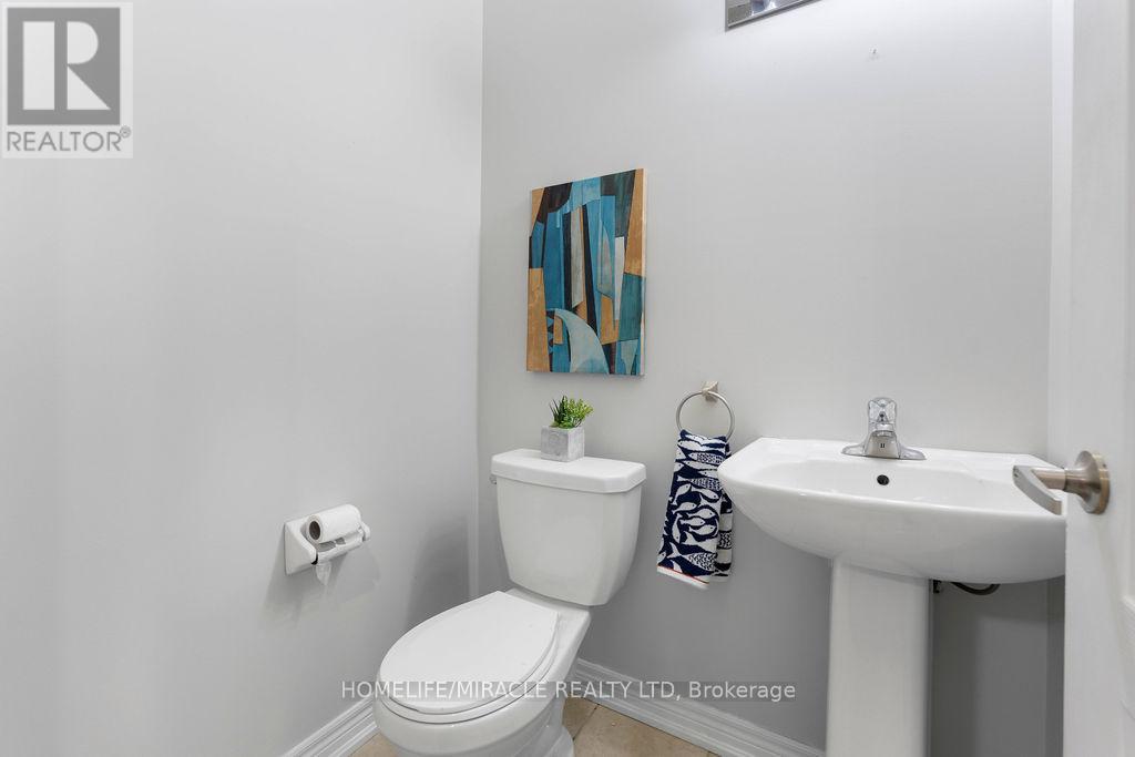 54 Truax Street, Kawartha Lakes (Lindsay), Ontario  K9V 0E3 - Photo 4 - X12776784