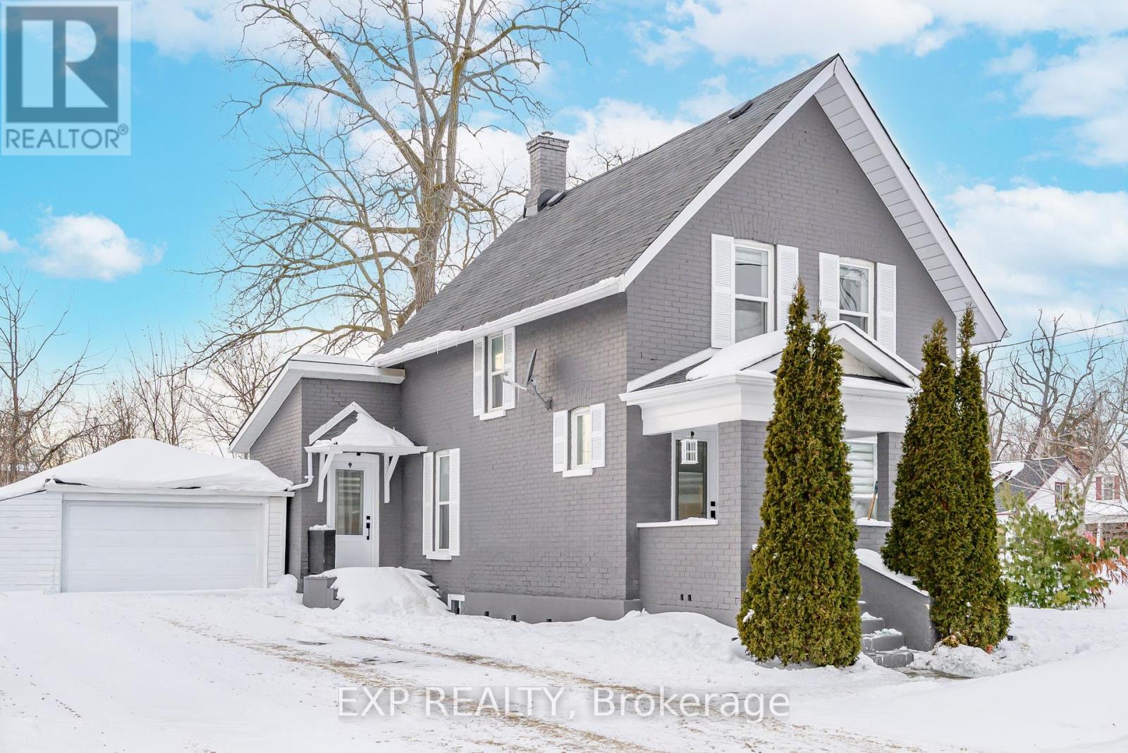 11 Albert Street, Kawartha Lakes (Lindsay), Ontario  K9V 4J3 - Photo 2 - X12777044