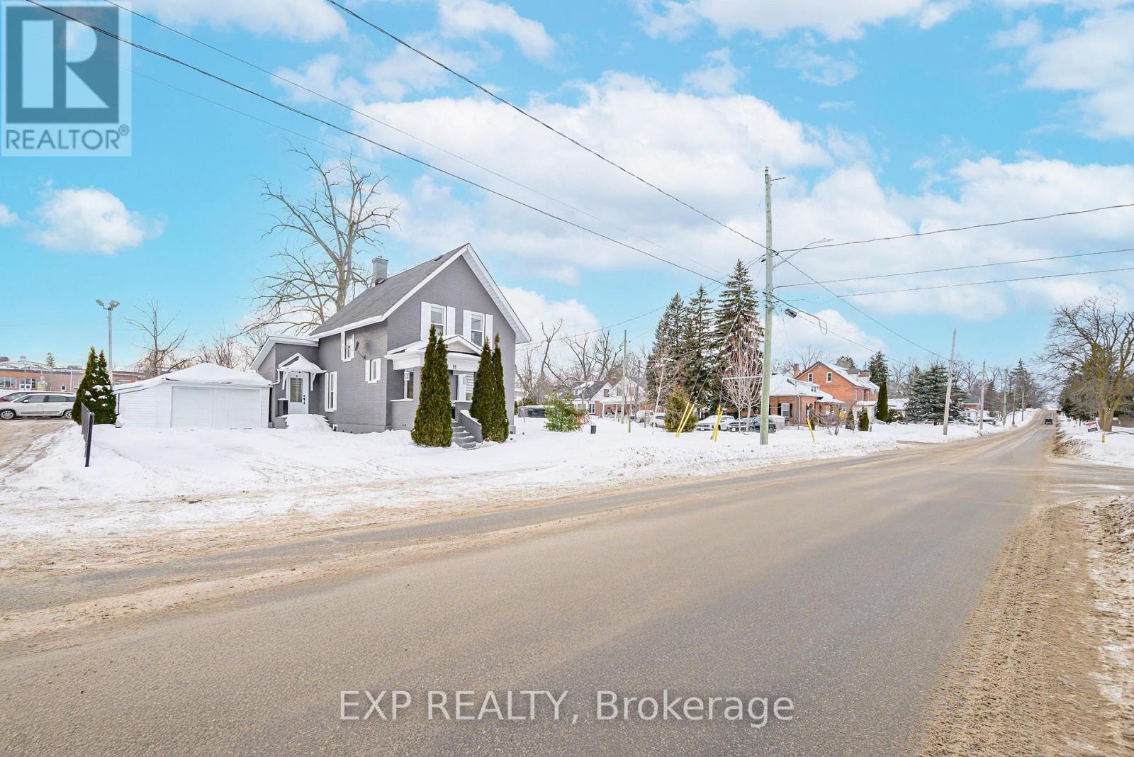 11 Albert Street, Kawartha Lakes (Lindsay), Ontario  K9V 4J3 - Photo 4 - X12777044