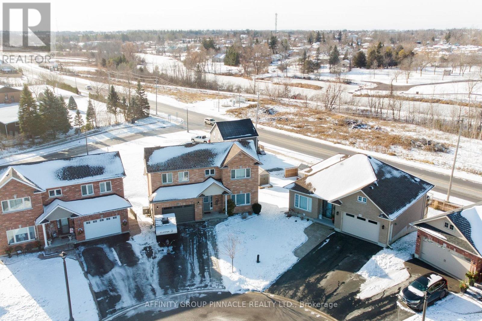 11 Moynes Court, Kawartha Lakes (Lindsay), Ontario  K9V 0L2 - Photo 4 - X12778722