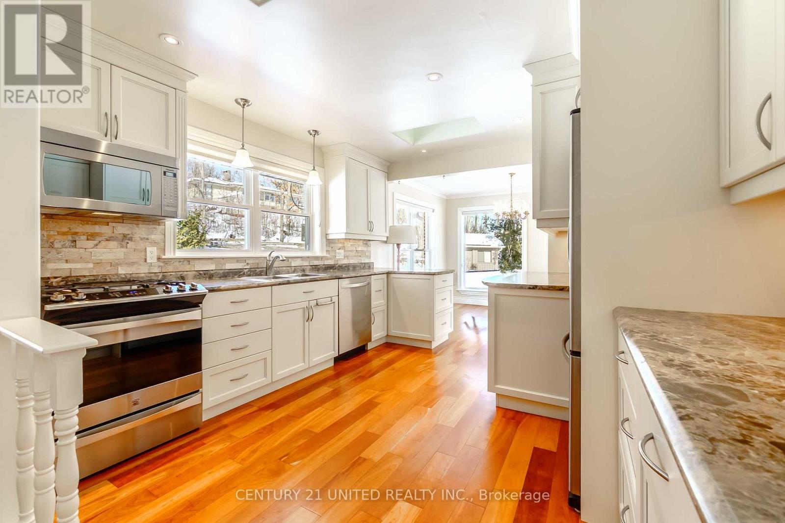 43 Crestwood Avenue, Peterborough (Monaghan Ward 2), Ontario  K9J 1N1 - Photo 9 - X12780156