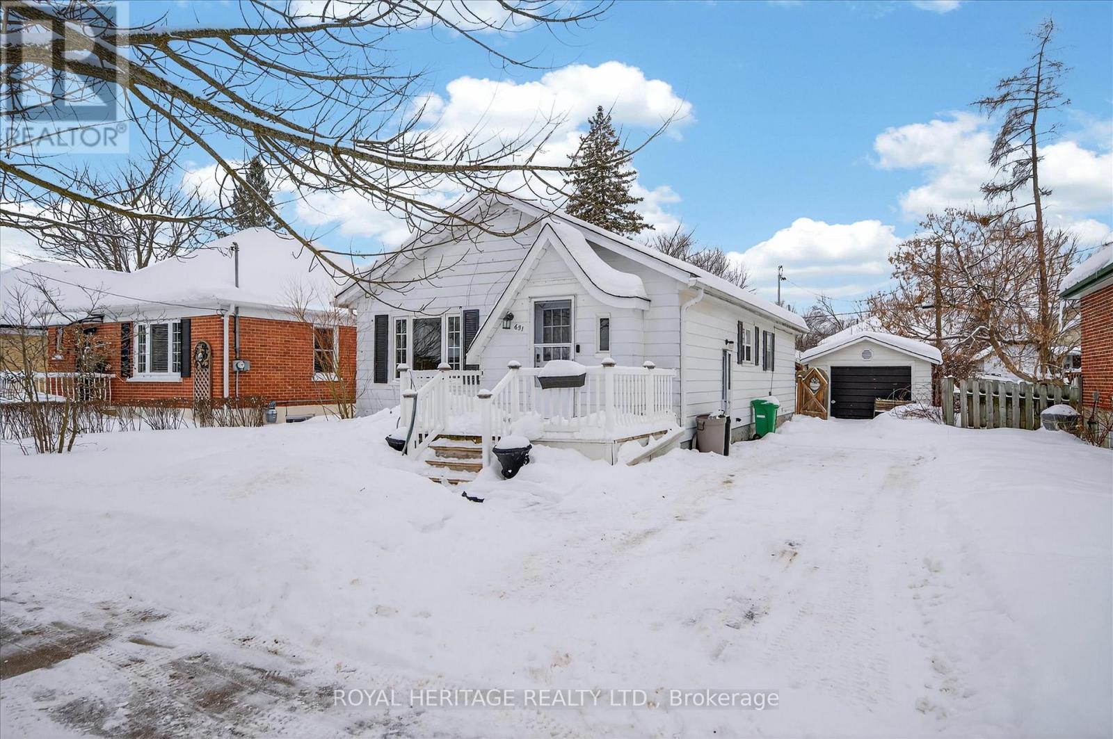 651 Montrose Street, Peterborough (Otonabee Ward 1), Ontario  K9J 3C3 - Photo 2 - X12782032