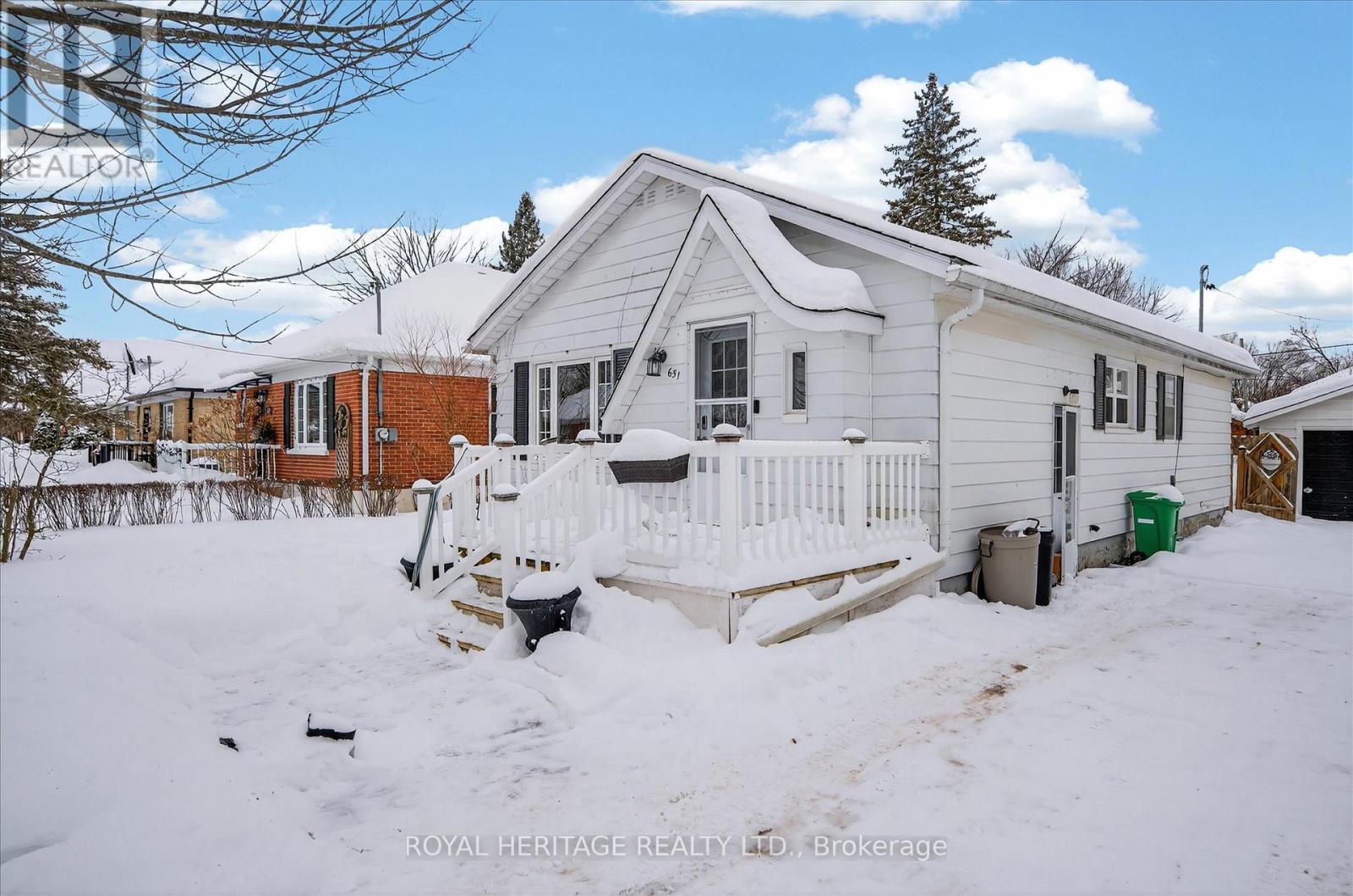 651 Montrose Street, Peterborough (Otonabee Ward 1), Ontario  K9J 3C3 - Photo 3 - X12782032