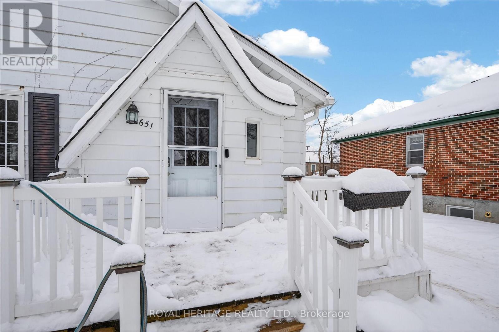 651 Montrose Street, Peterborough (Otonabee Ward 1), Ontario  K9J 3C3 - Photo 4 - X12782032