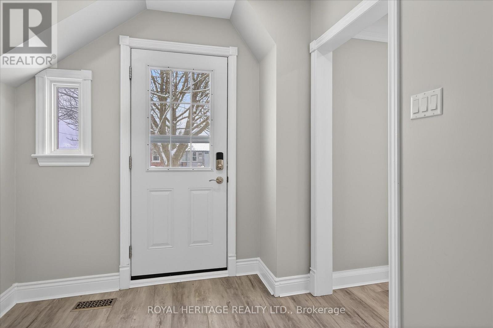 651 Montrose Street, Peterborough (Otonabee Ward 1), Ontario  K9J 3C3 - Photo 5 - X12782032