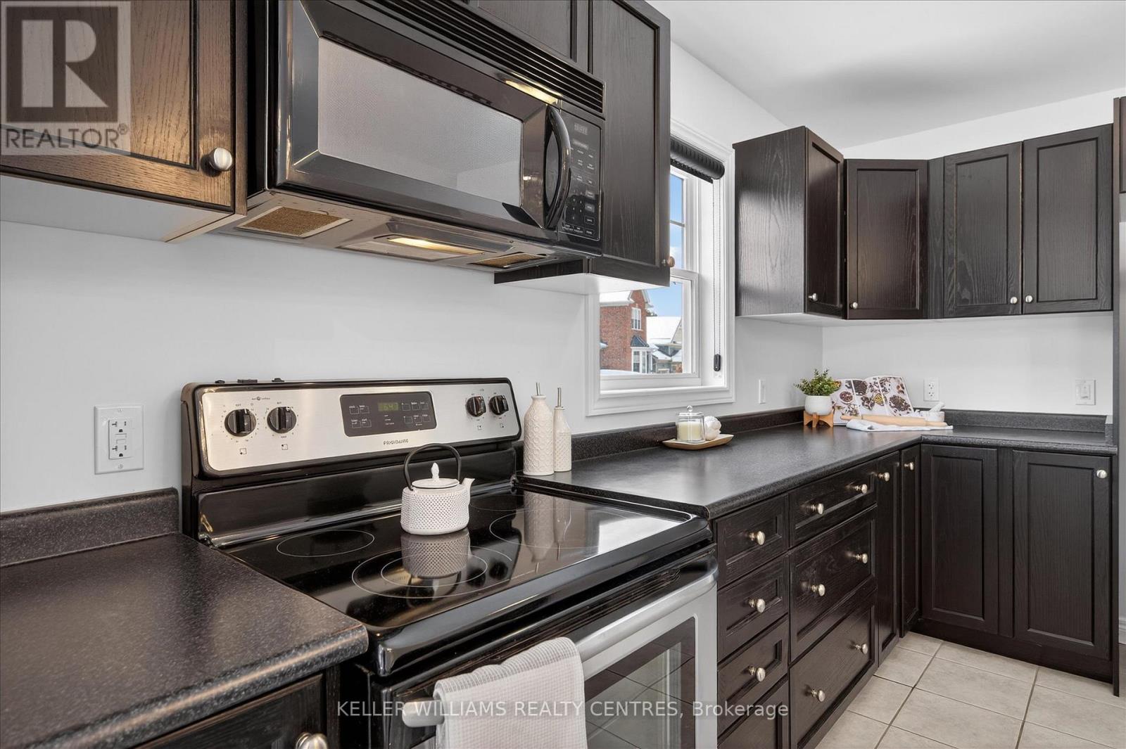 186 Bowen Drive, Peterborough (Northcrest Ward 5), Ontario  K9H 0B9 - Photo 11 - X12782444