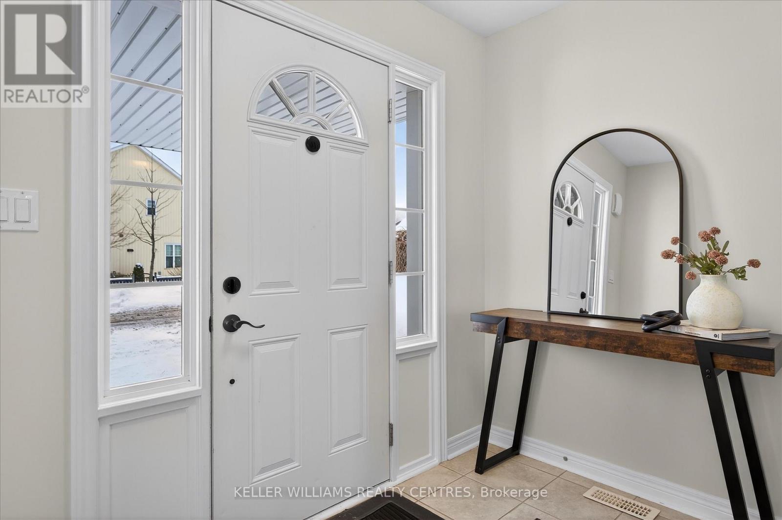 186 Bowen Drive, Peterborough (Northcrest Ward 5), Ontario  K9H 0B9 - Photo 2 - X12782444