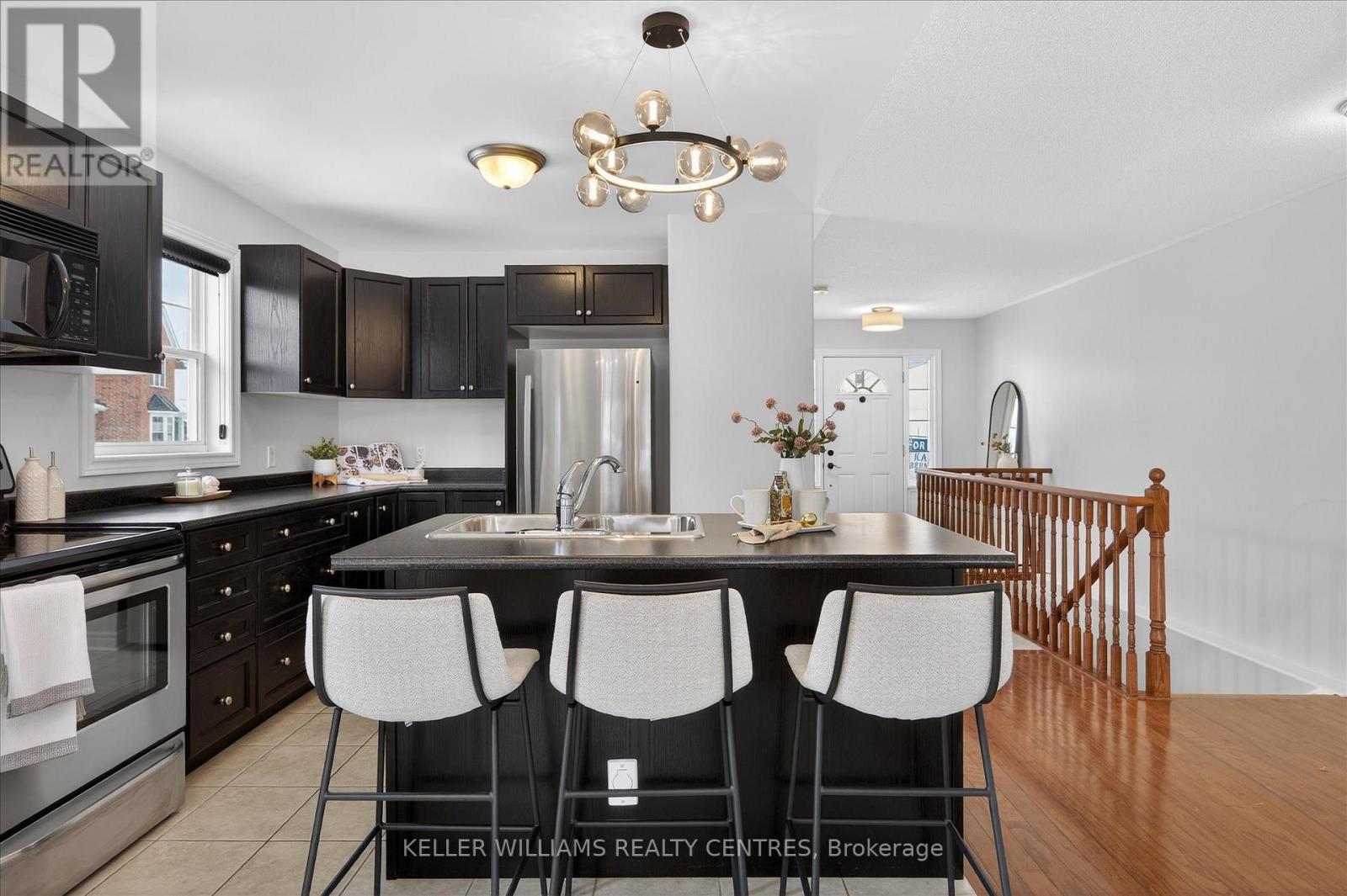 186 Bowen Drive, Peterborough (Northcrest Ward 5), Ontario  K9H 0B9 - Photo 3 - X12782444