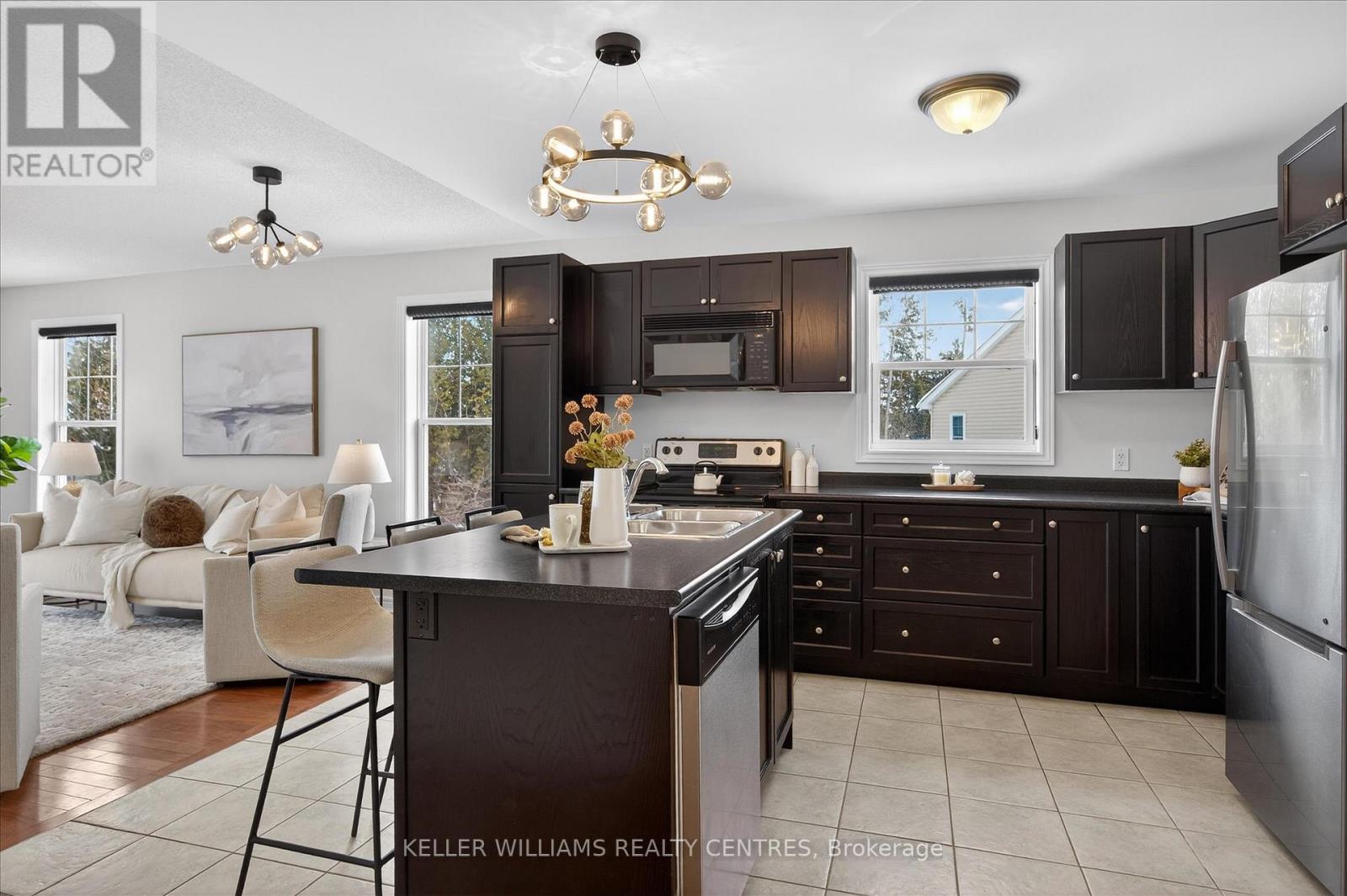 186 Bowen Drive, Peterborough (Northcrest Ward 5), Ontario  K9H 0B9 - Photo 4 - X12782444