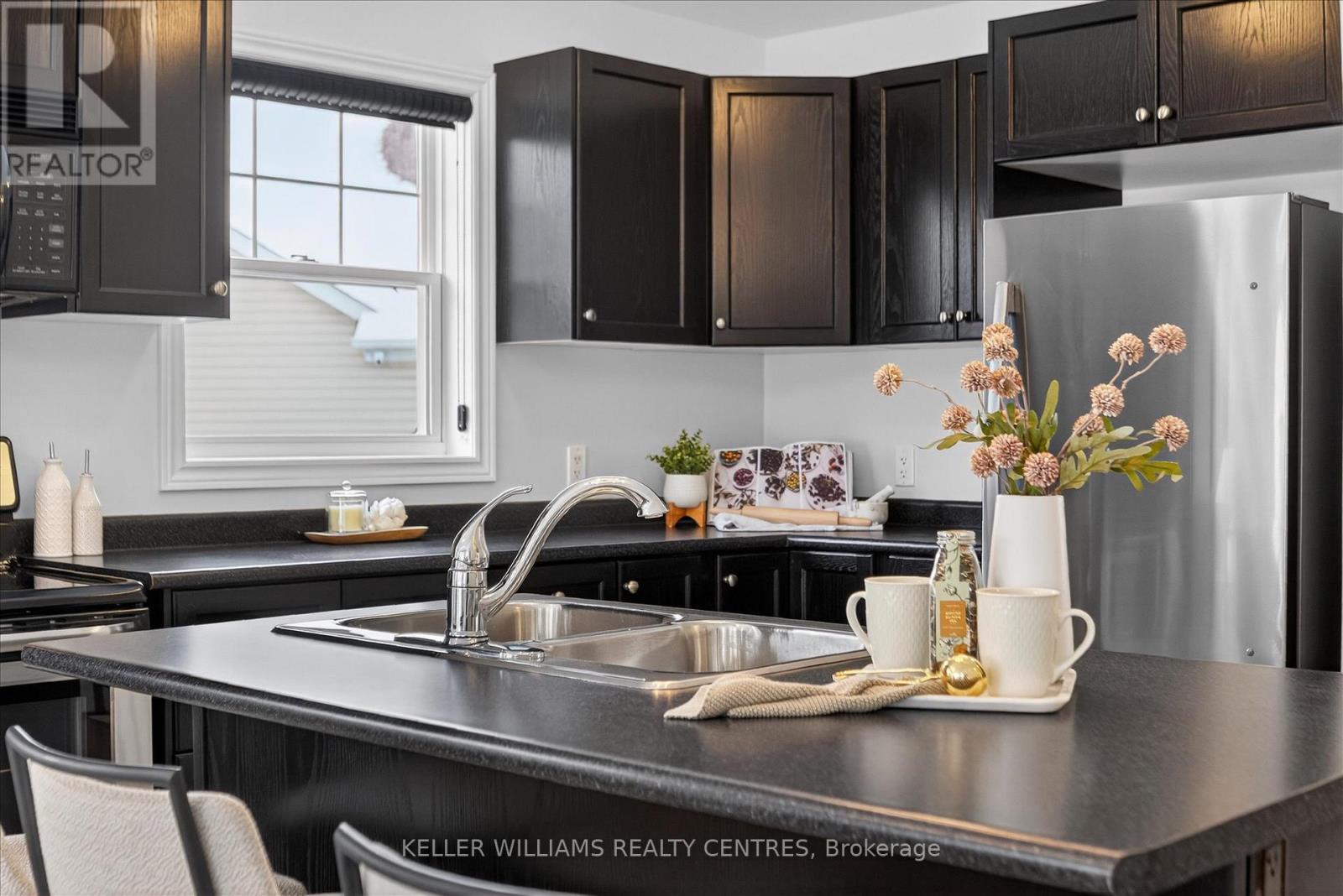 186 Bowen Drive, Peterborough (Northcrest Ward 5), Ontario  K9H 0B9 - Photo 6 - X12782444