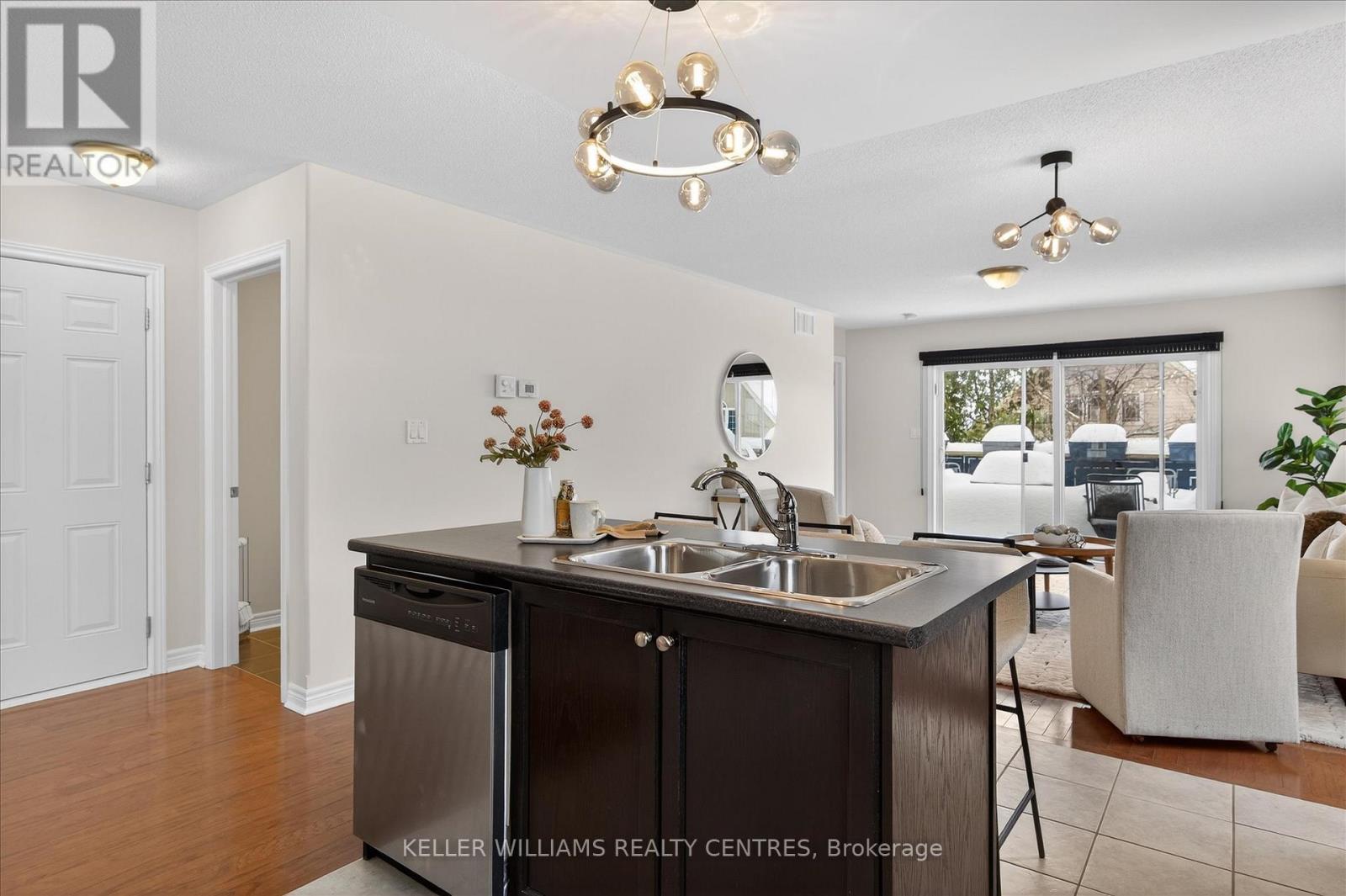 186 Bowen Drive, Peterborough (Northcrest Ward 5), Ontario  K9H 0B9 - Photo 8 - X12782444