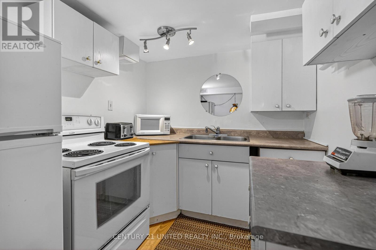 638 Rubidge Street, Peterborough (Town Ward 3), Ontario  K9H 4G1 - Photo 19 - X12782854