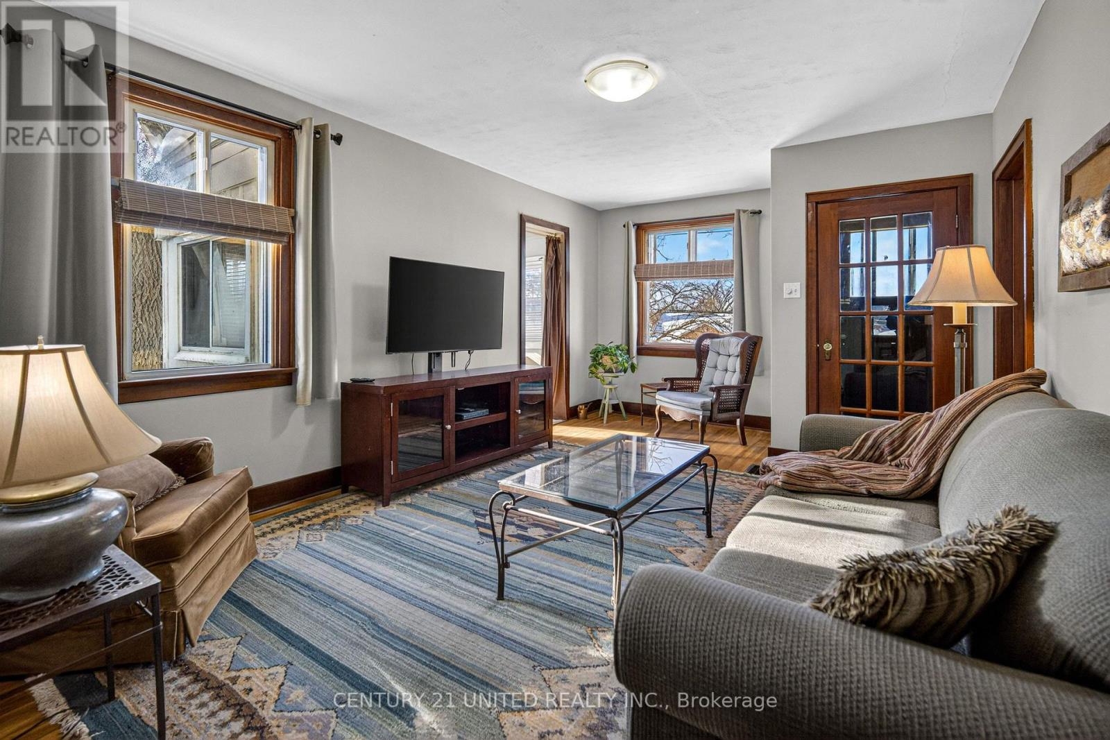 638 Rubidge Street, Peterborough (Town Ward 3), Ontario  K9H 4G1 - Photo 4 - X12782854