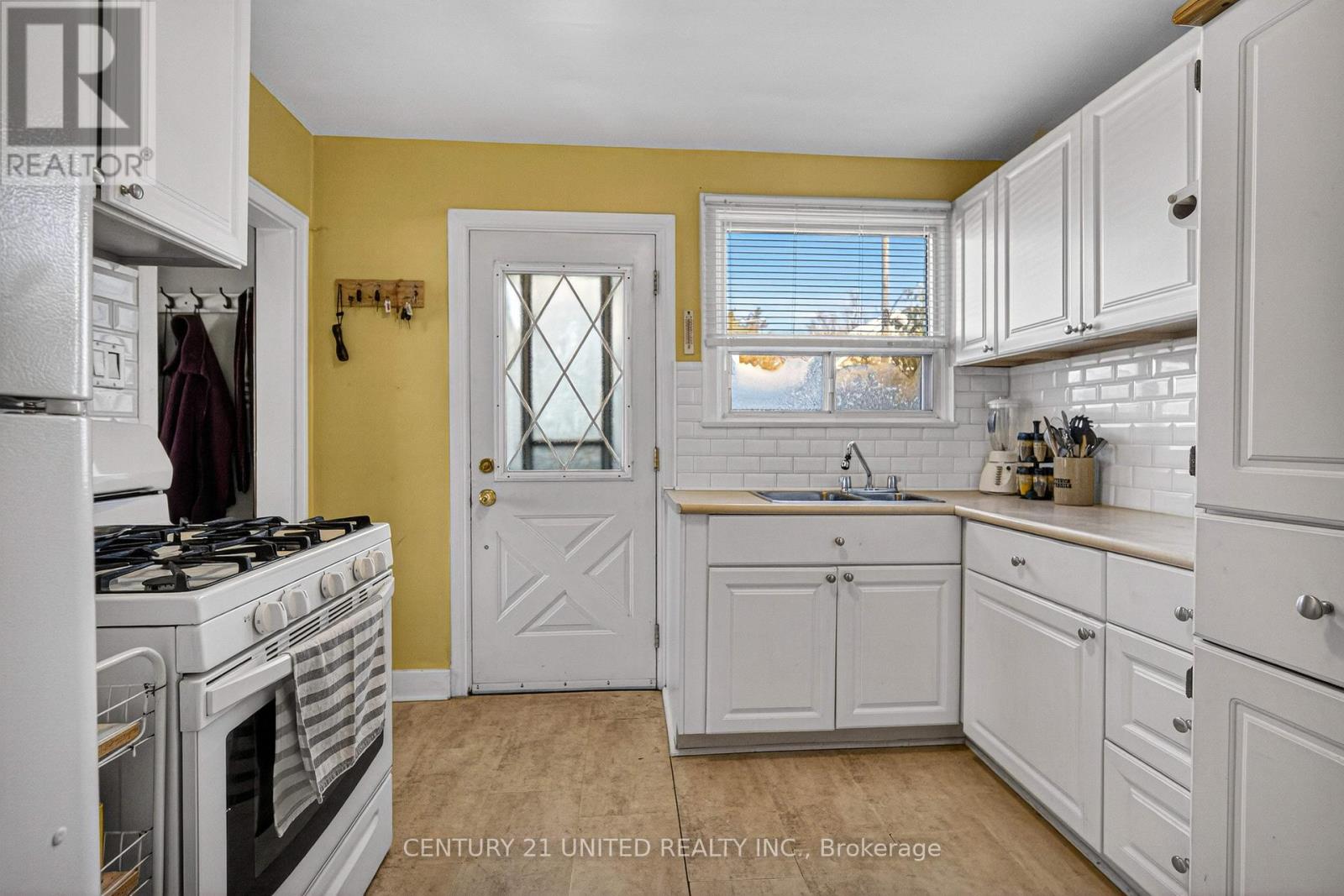 638 Rubidge Street, Peterborough (Town Ward 3), Ontario  K9H 4G1 - Photo 9 - X12782854