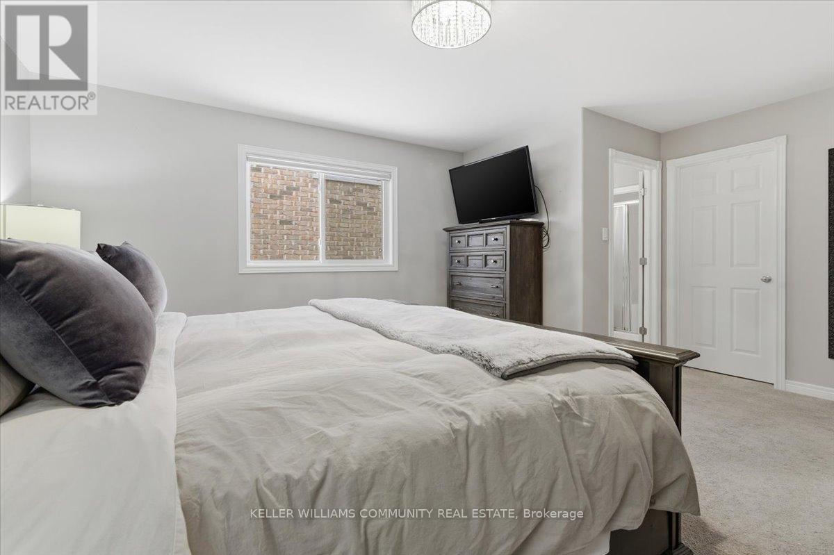 210 Chandler Crescent, Peterborough (Monaghan Ward 2), Ontario  K9J 2G1 - Photo 8 - X12783830