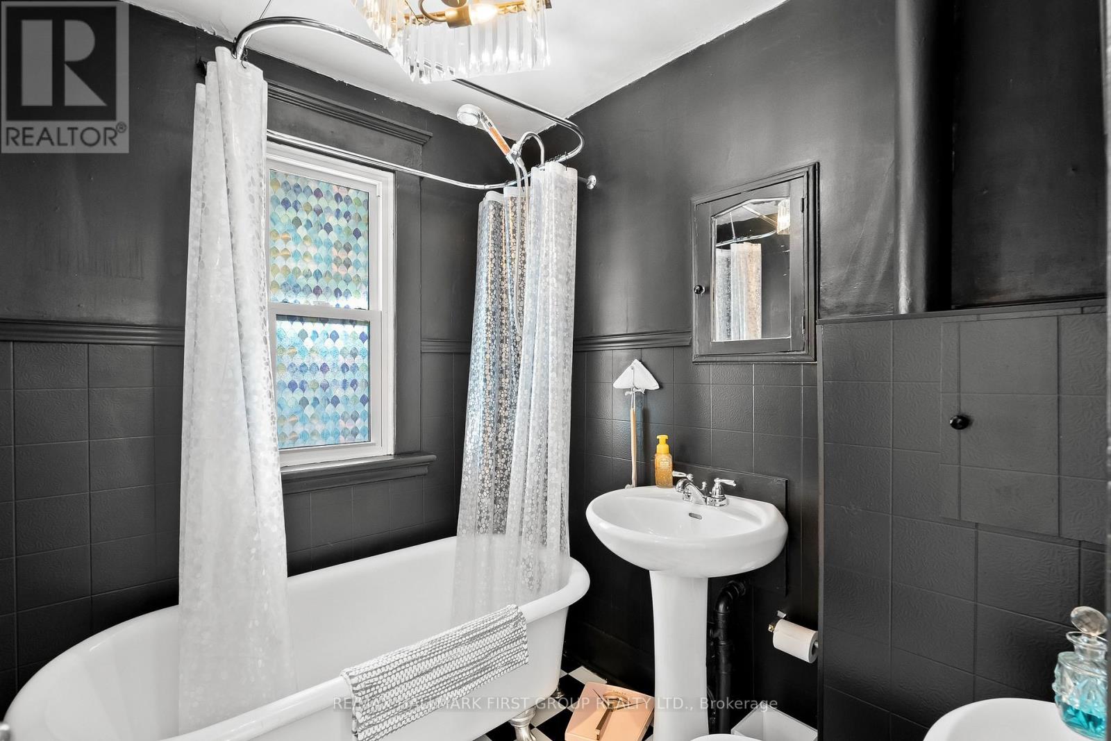 168 Adeline Street, Peterborough (Town Ward 3), Ontario  K9J 5E3 - Photo 21 - X12785930